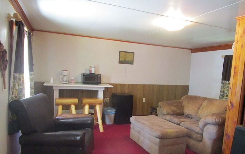 Paddlers Inn (Christmas Motel) - As Christmas Motel (newer photo)